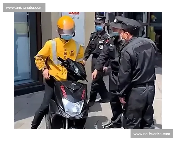 赛道惊魂十分钟！外卖小哥误入闯关现场 保安大哥带我狂奔脱险